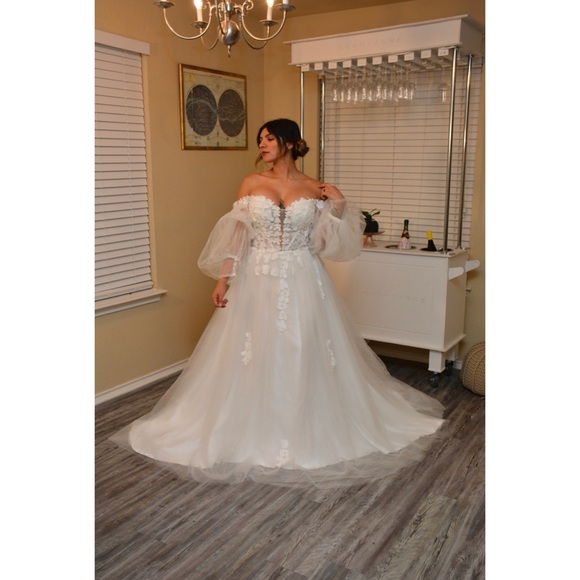 Dresses & Skirts - Tulle Lace Appliques  Dresses for Bride V Neck A-Line with detachable sleeves